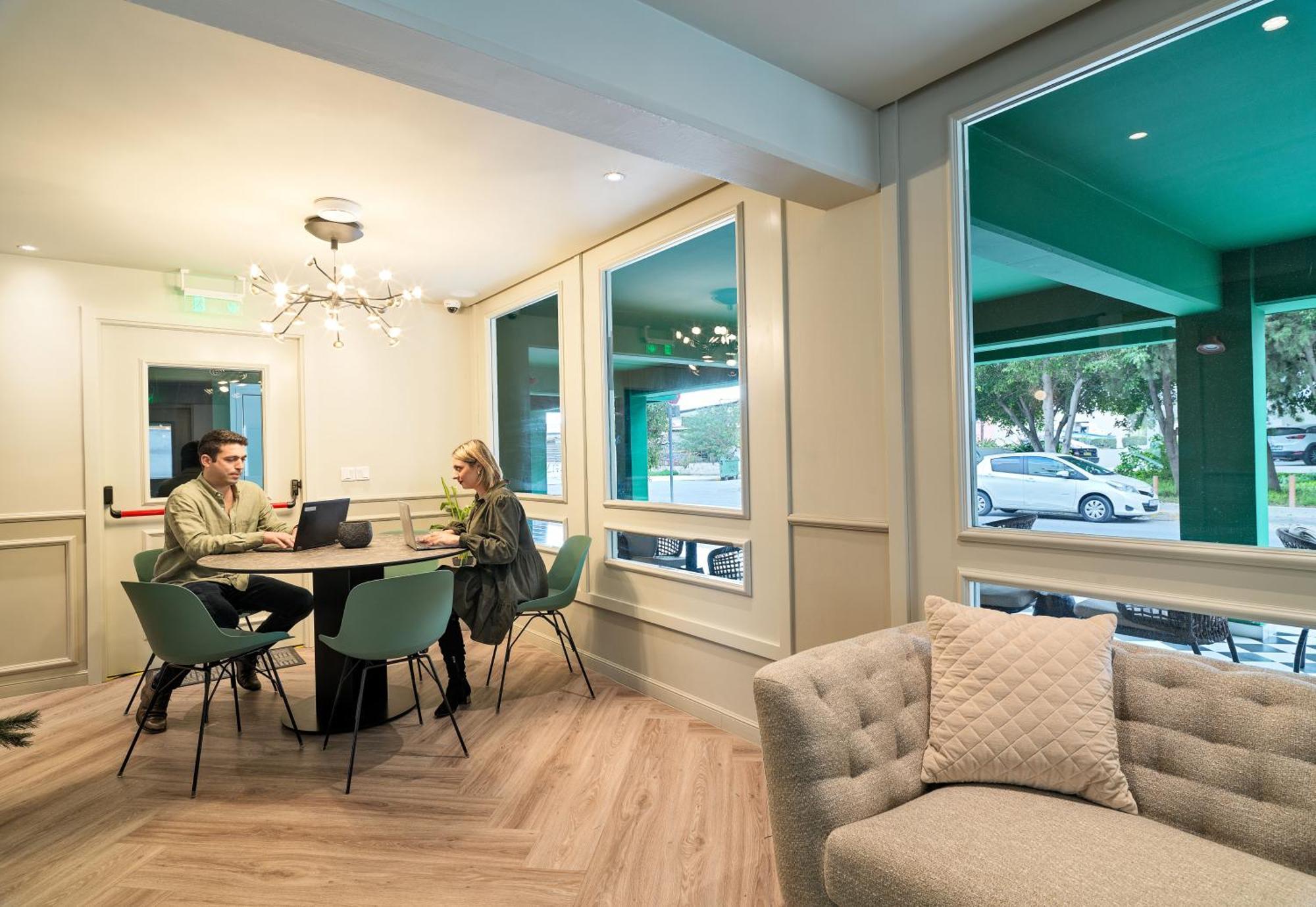 Liv The City Suites Adults Only Ларнака Экстерьер фото