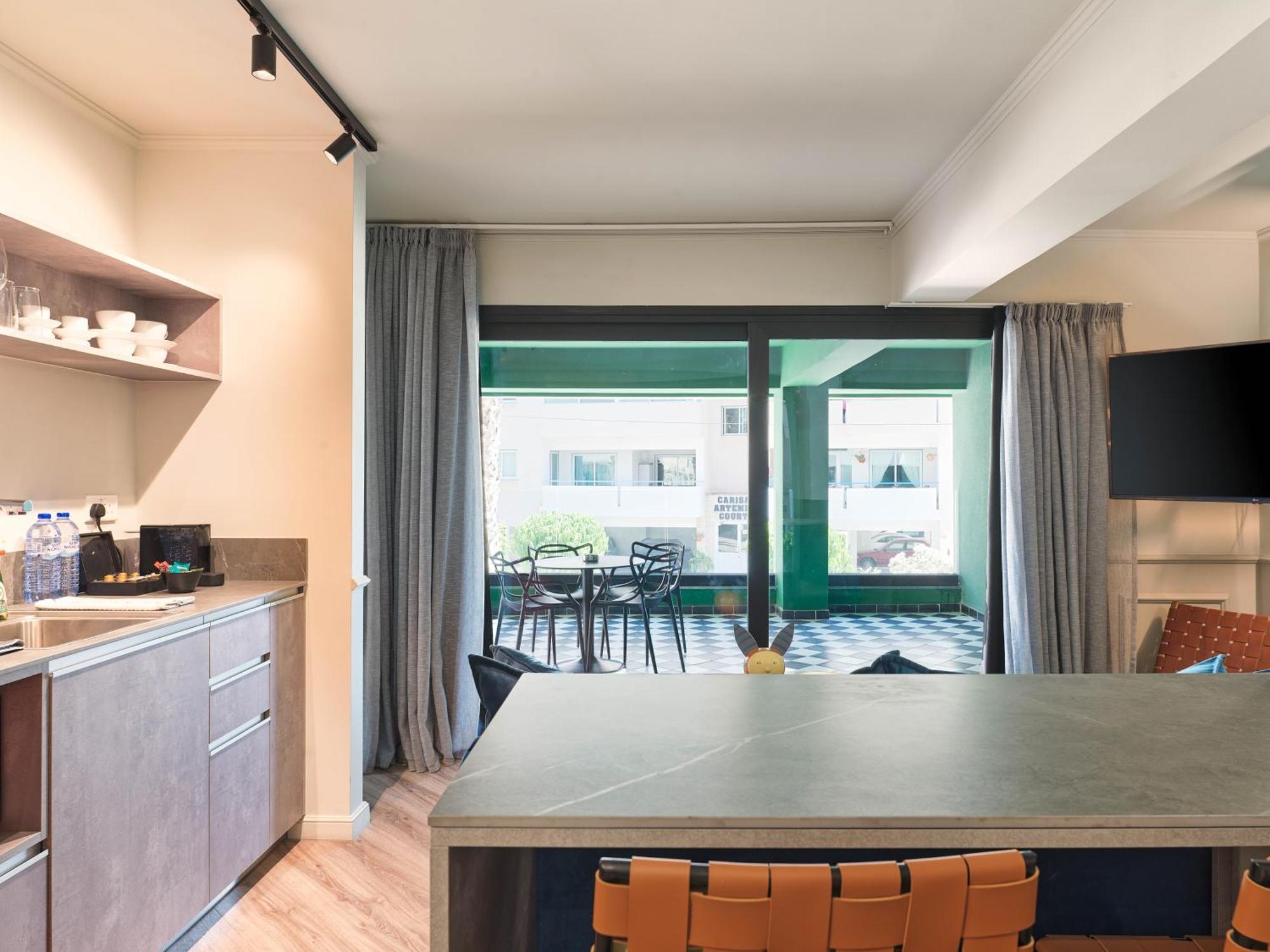 Liv The City Suites Adults Only Ларнака Экстерьер фото