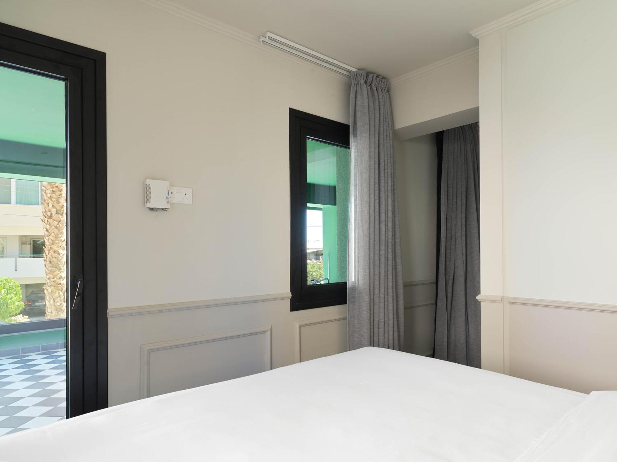 Liv The City Suites Adults Only Ларнака Экстерьер фото