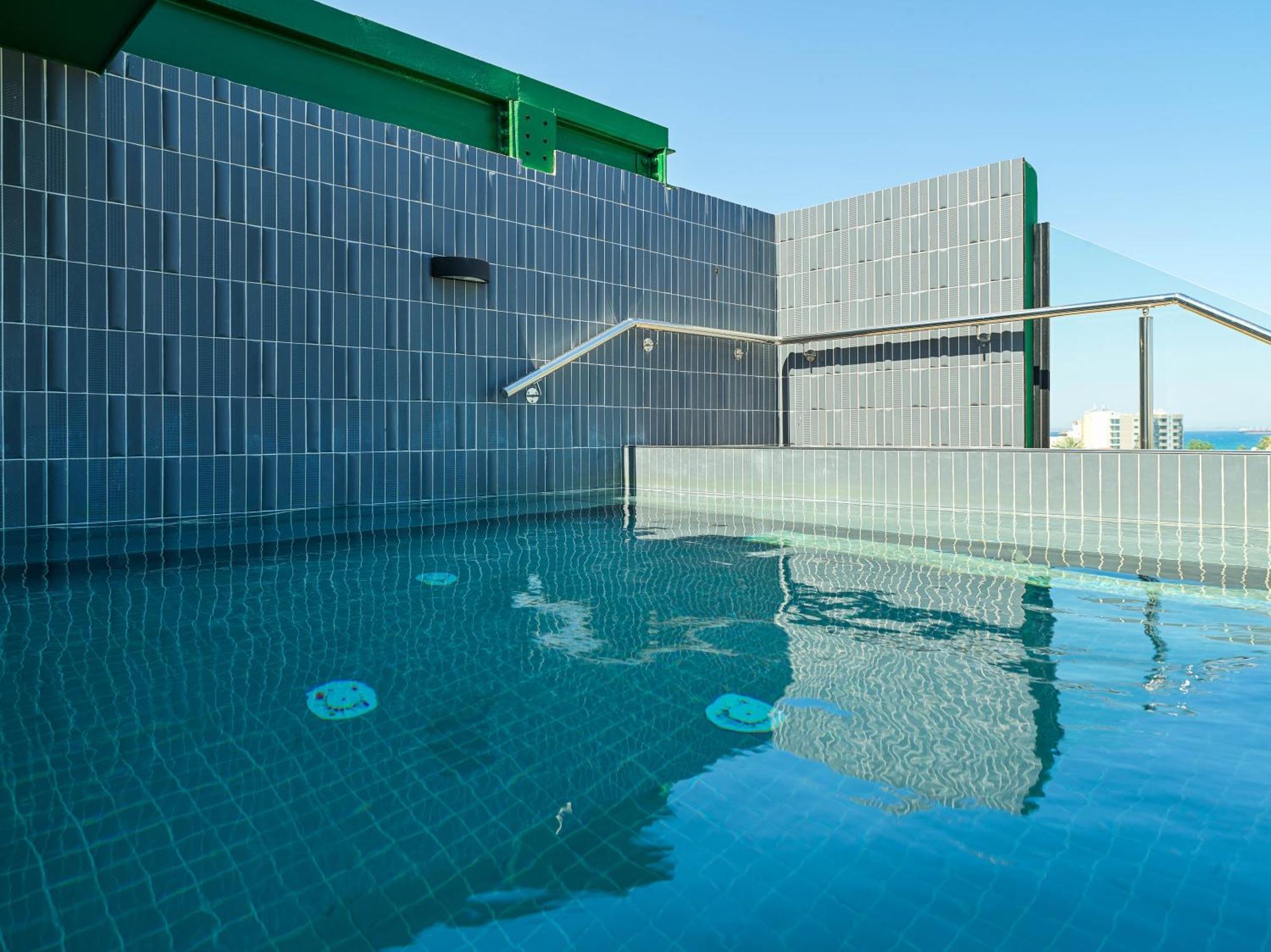 Liv The City Suites Adults Only Ларнака Экстерьер фото